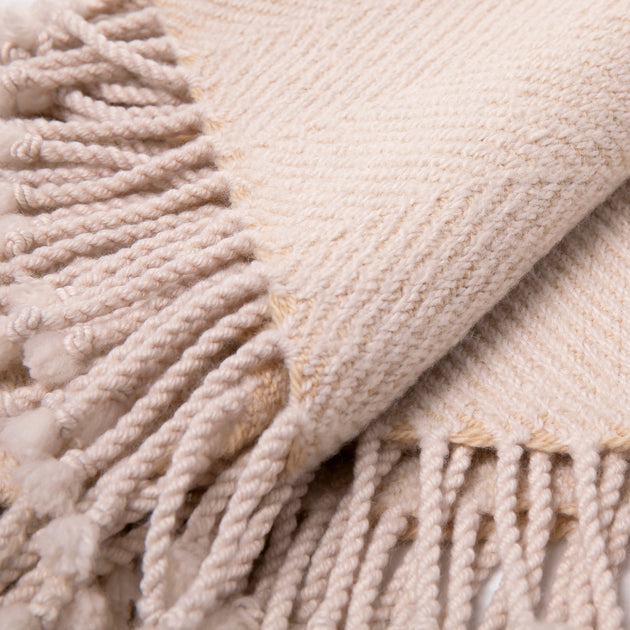 HOW TO STYLE A SOFA THROW BLANKET ON A SOFA COUCH mybellani